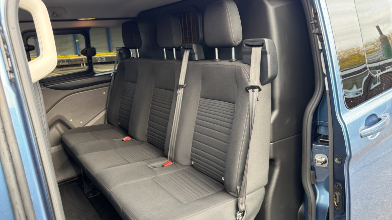 Ford Transit Custom 300 L2 Diesel Fwd 2.0 EcoBlue 130ps Low Roof D/Cab Limited Van